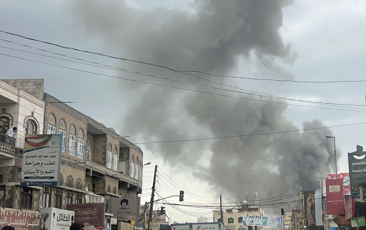 İsrail ordusunun, Yemen’in başkenti Sana’daki Tahrir Mahallesi’nde bulunan sivil yerleşim...