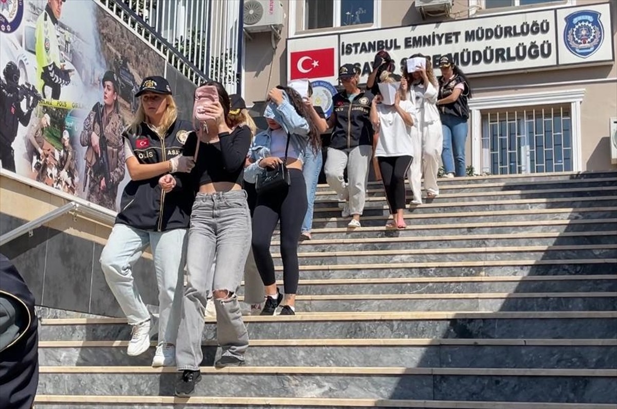 İstanbul'da düzenlenen operasyonda, fuhşa zorlandıkları tespit edilen 8 kadın kurtarıldı...