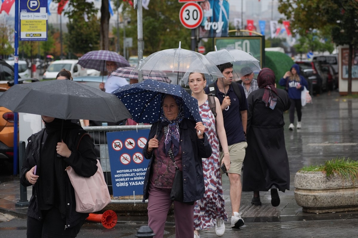 İstanbul'da, Üsküdar ve çevresinde yağış etkili oluyor.