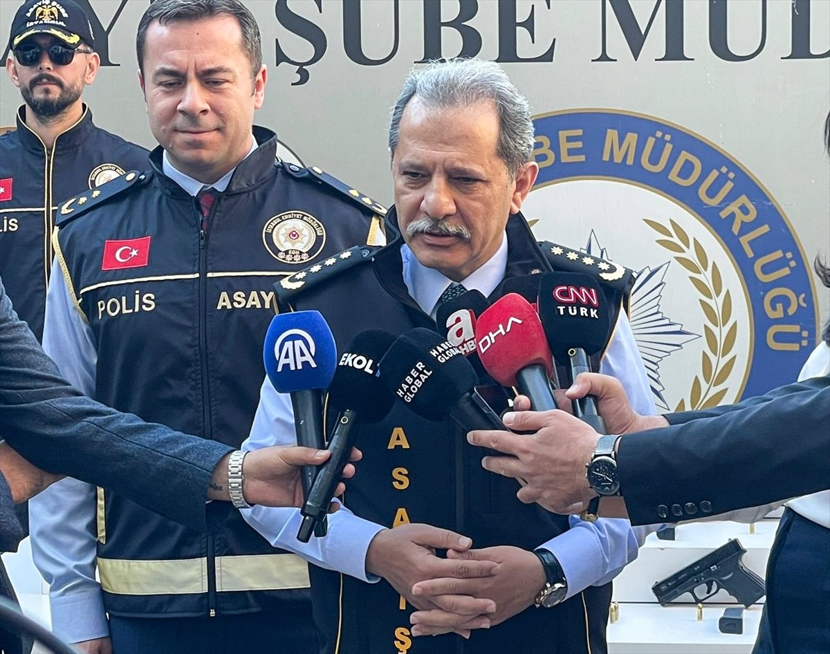 İstanbul merkezli Edirne ve Kütahya'da çeşitli suç örgütlerine yönelik operasyonlarda gözaltına...