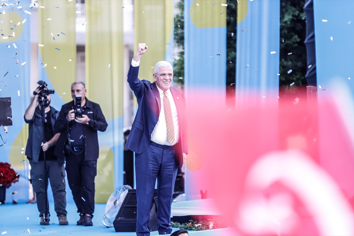 İYİ Parti Genel Başkanı Müsavat Dervişoğlu, Mersin'de partisinin "Birinci Vazifen" sloganıyla...