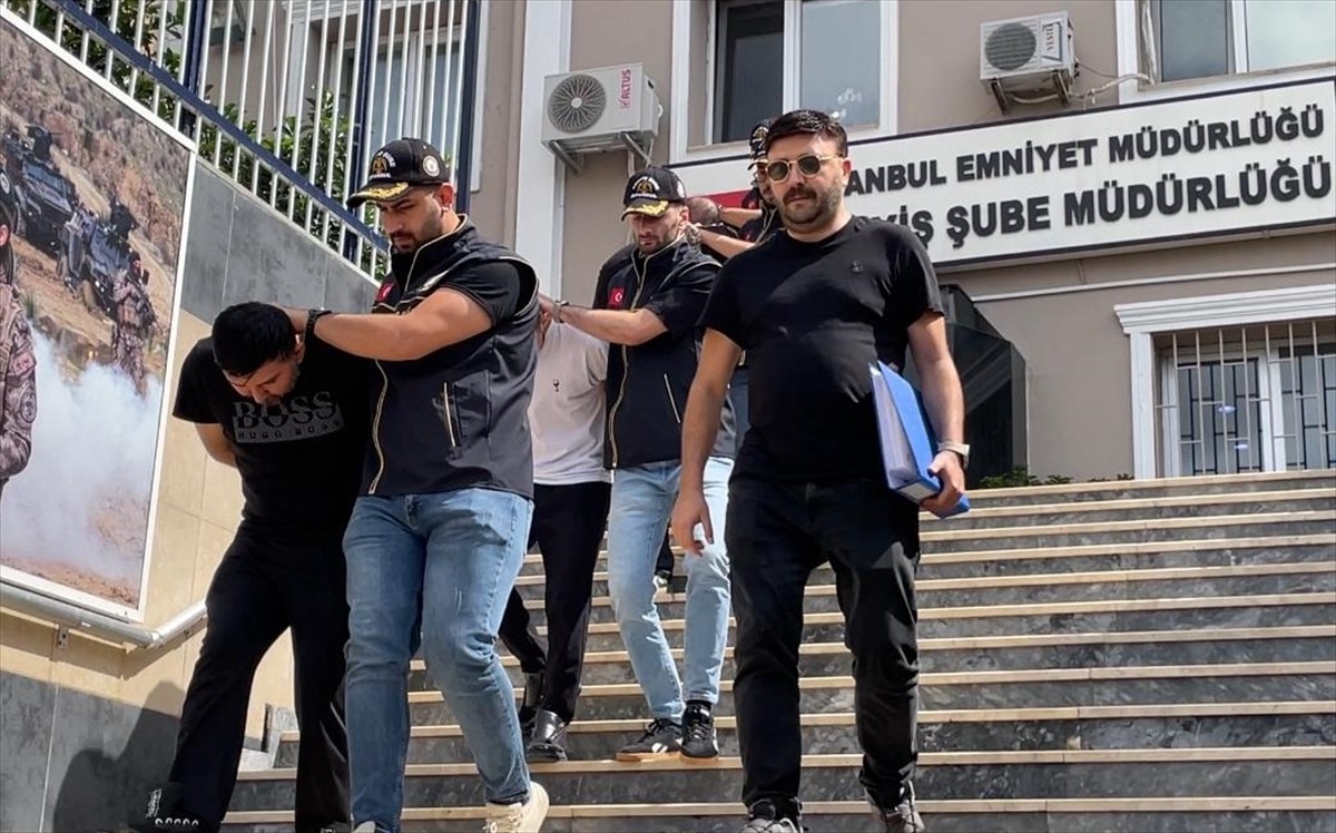 İzmir'de alıkonularak İstanbul'a kaçırılan kişi, polisin düzenlediği operasyonla kurtarıldı, 5...