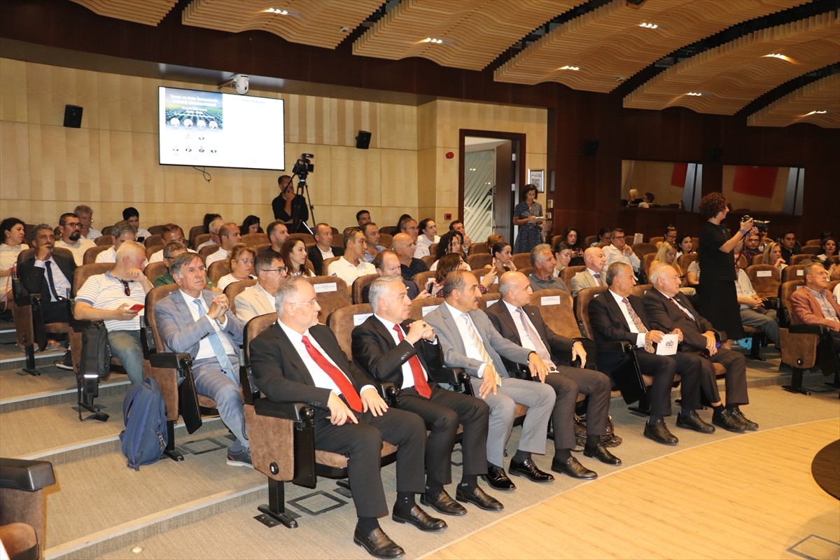İzmir'de, Cumhurbaşkanlığı Tarım ve Gıda Politikaları Kurulu iş birliğinde "Tarım ve Gıda...