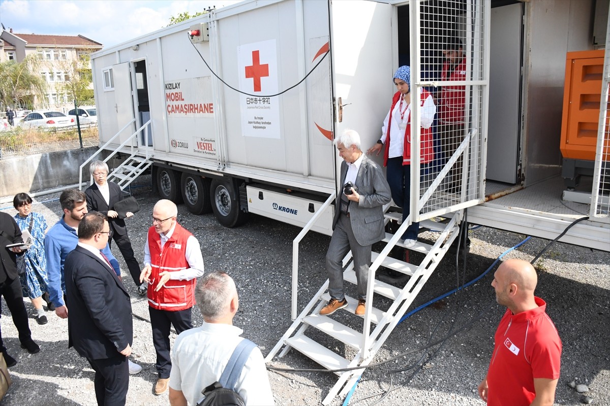 Japonya'nın "Tohoku" diye bilinen kuzeydoğusundaki Miyagi eyaleti açıklarında 11 Mart 2011'de 9...