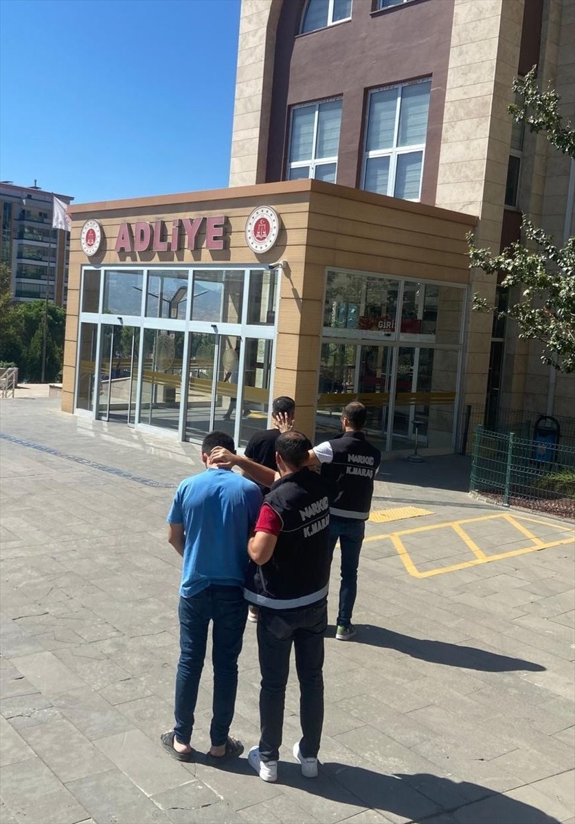 Kahramanmaraş'ta uyuşturucu ticareti yaptıkları iddiasıyla gözaltına alınan 2 zanlı tutuklandı....