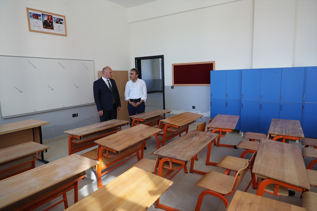 Kahramanmaraş merkezli 6 Şubat 2023'teki depremlerin ardından Diyarbakır'da 70 okul inşa edildi...