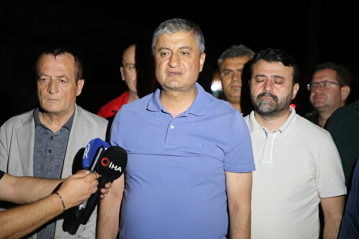 Karabük Valisi Mustafa Yavuz, Safranbolu ilçesine bağlı Harmancık köyü Şamlar Mahallesi'nde orman...