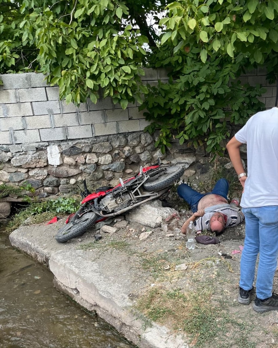 Kars'ın Kağızman ilçesinde polisin "dur" ihtarına uymayarak kaçan motosikletin sürücüsü...