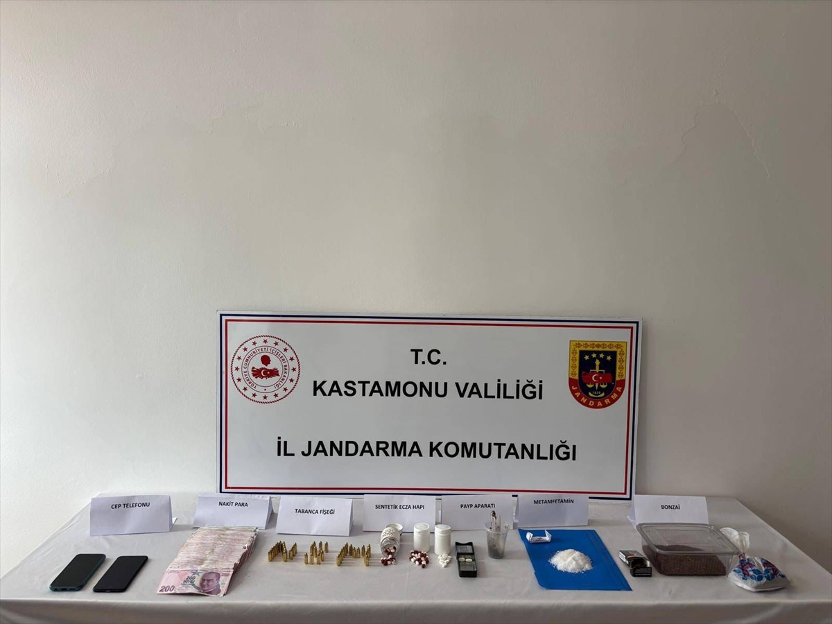 Kastamonu'da düzenlenen uyuşturucu operasyonlarında gözaltına alınan 10 şüpheliden 5'i tutuklandı....