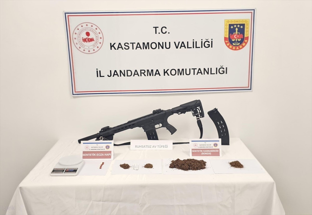 Kastamonu'da düzenlenen uyuşturucu operasyonlarında gözaltına alınan 10 şüpheliden 5'i tutuklandı....