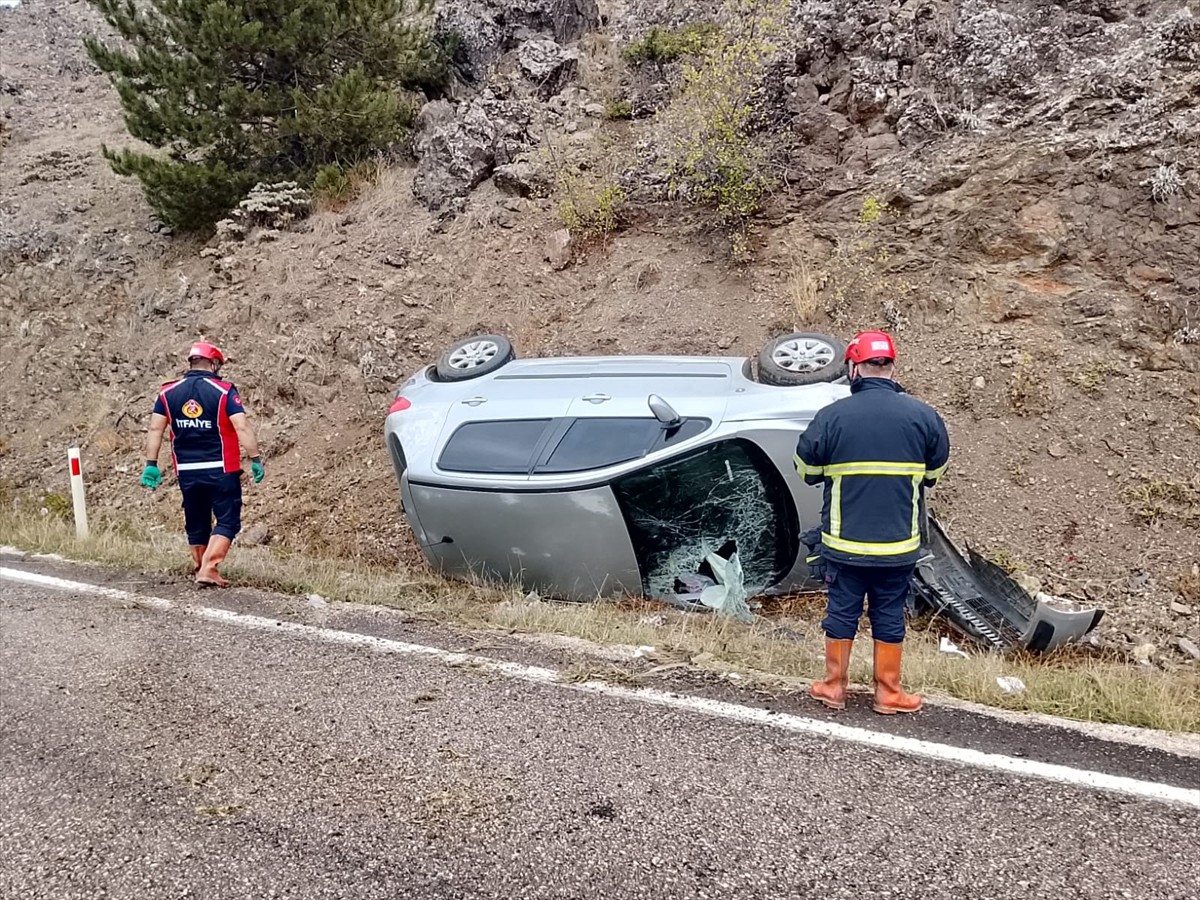Kastamonu'da meydana gelen 2 ayrı trafik kazasında 4 kişi yaralandı. Yaralılar ambulansla...