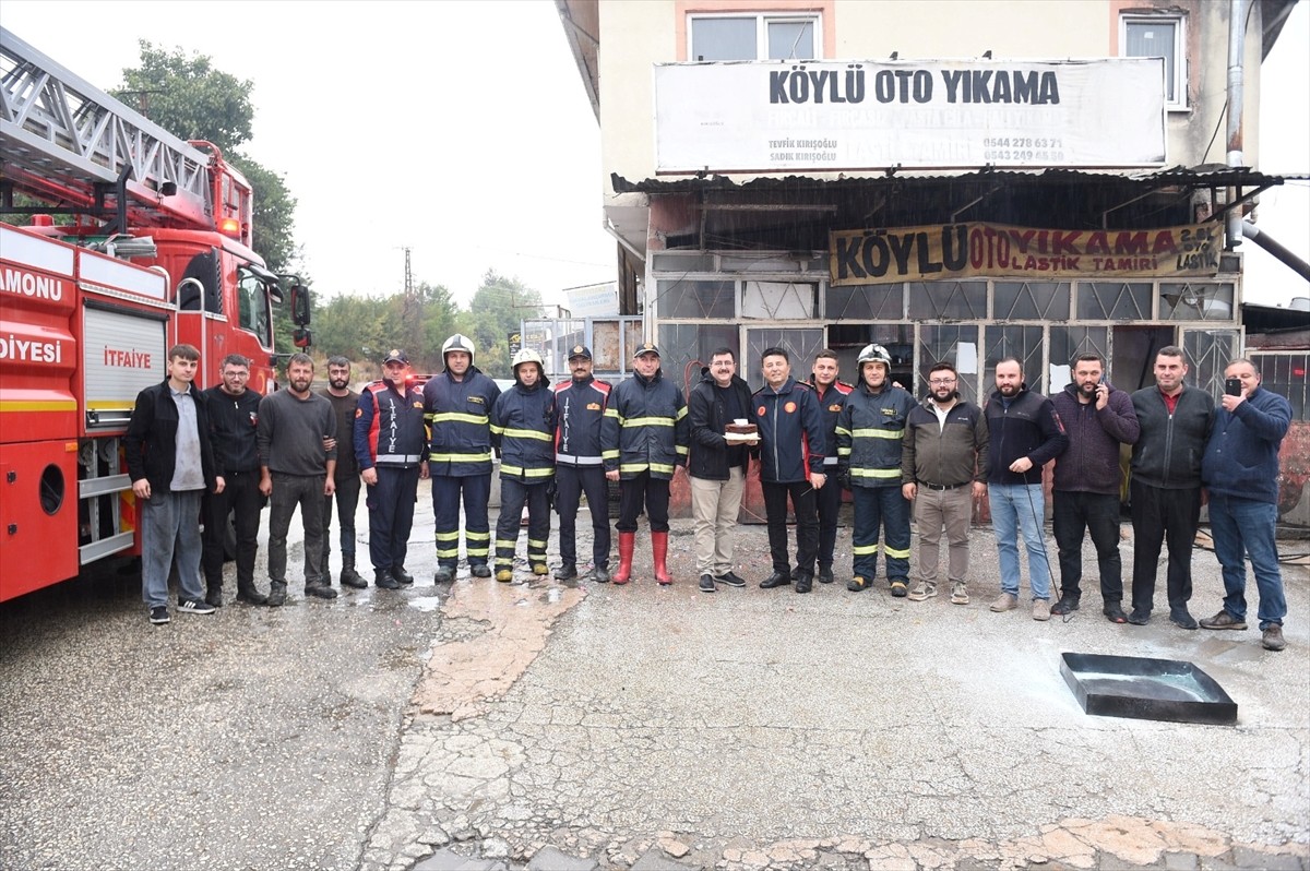 Kastamonu'da sanayi sitesi çalışanları, yangın ihbarında bulundukları itfaiye ekiplerine sürpriz...
