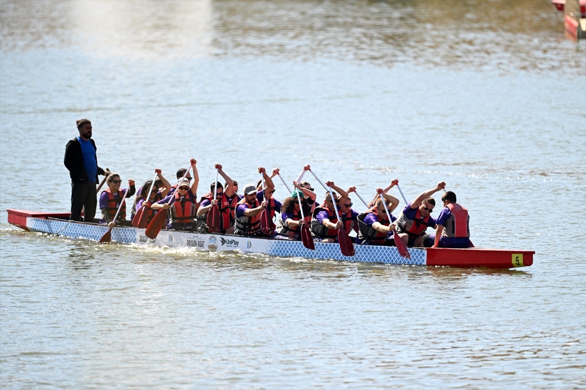 Kayseri'de İncesu Barajı'ndaki Dragon Festivali, seri yarışlarla başladı. Organizasyonda 40...