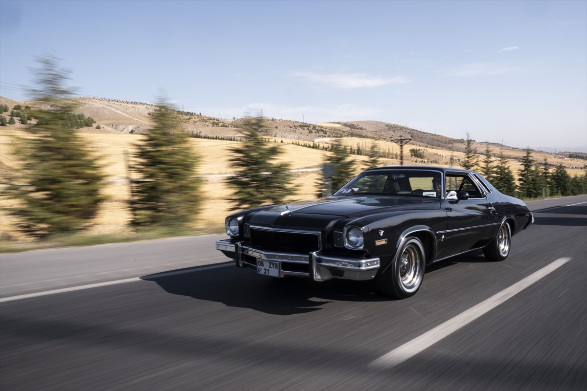 Klasik otomobil kulübü "Riders and Brothers" tarafından düzenlenen, prostat kanserine ilişkin...