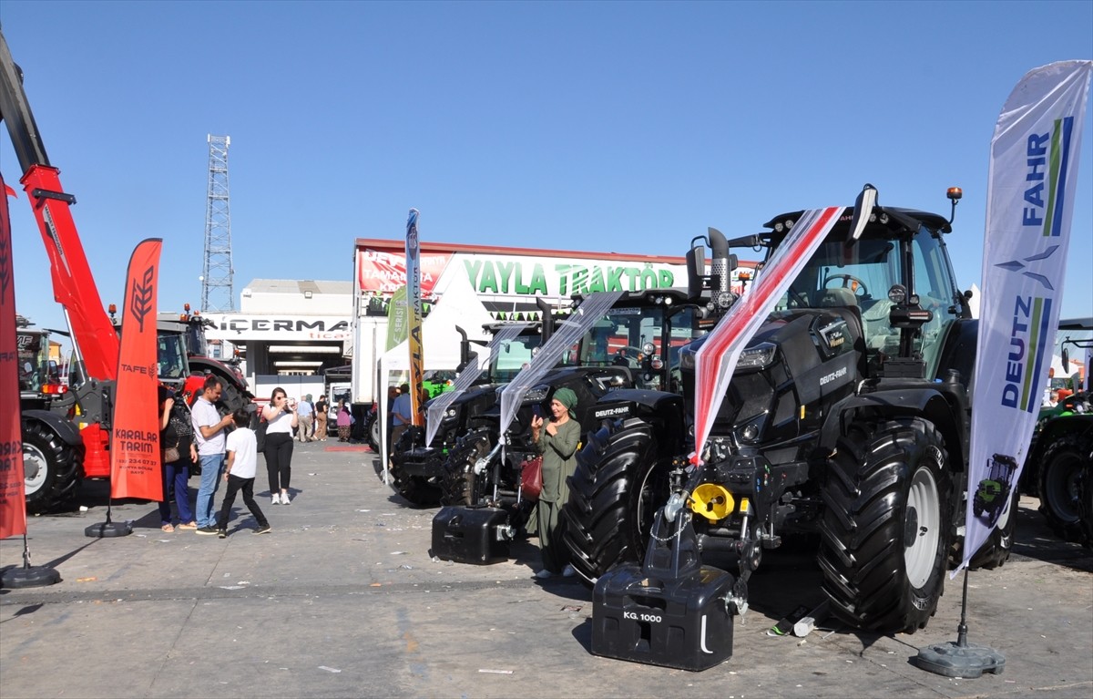 Konya'nın Akşehir ilçesinde bu yıl ikincisi düzenlenen Tarım, Hayvancılık ve Teknoloji Fuarı...