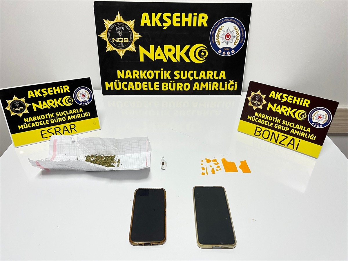 Konya'nın Akşehir ilçesinde düzenlenen uyuşturucu operasyonunda gözaltına alınan 6 şüpheliden 2'si...
