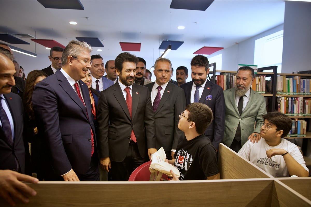 Kültür ve Turizm Bakan Yardımcısı Batuhan Mumcu (sol 3), Osmaniye Devlet Hastanesi bünyesinde...