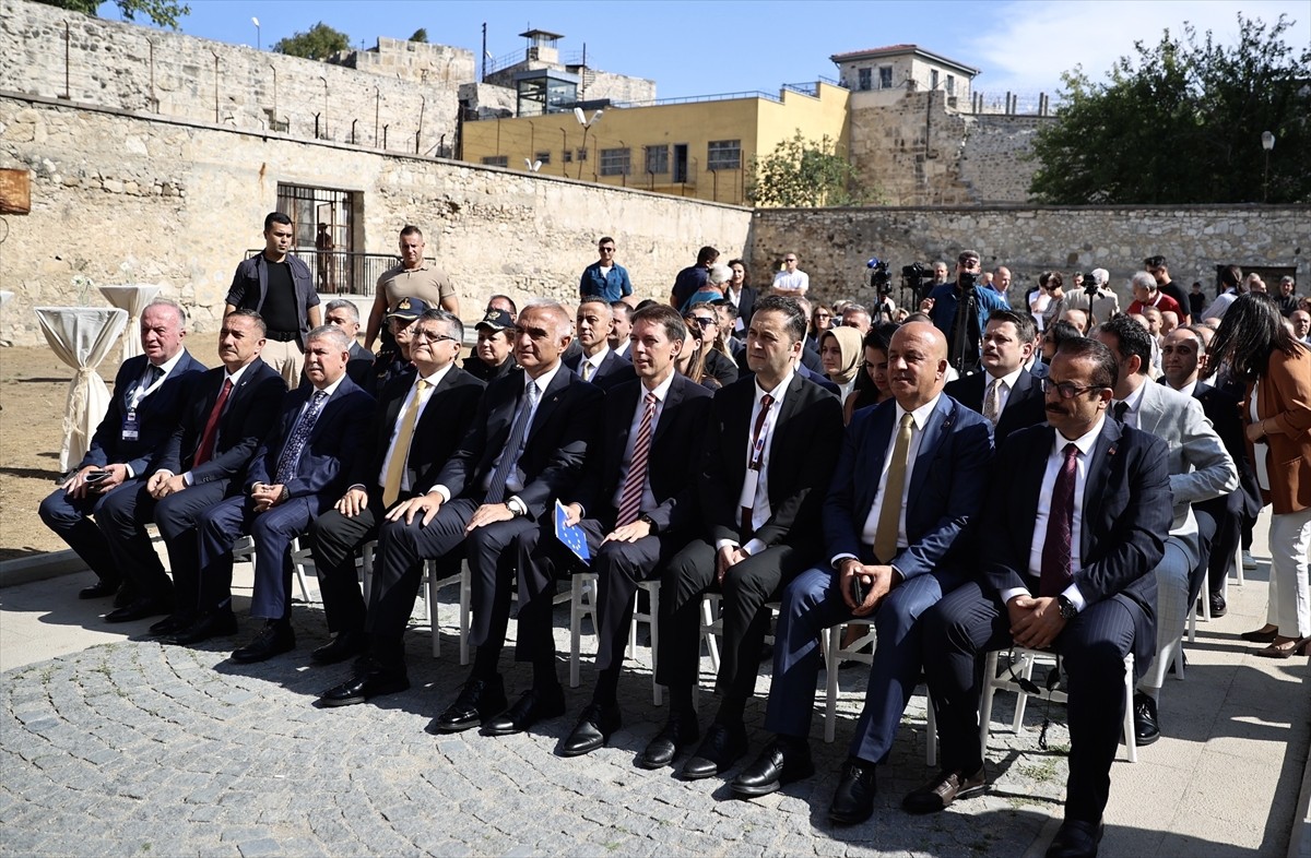 Kültür ve Turizm Bakanı Mehmet Nuri Ersoy (ortada), Avrupa Birliği'nin (AB) desteğiyle Kültür ve...