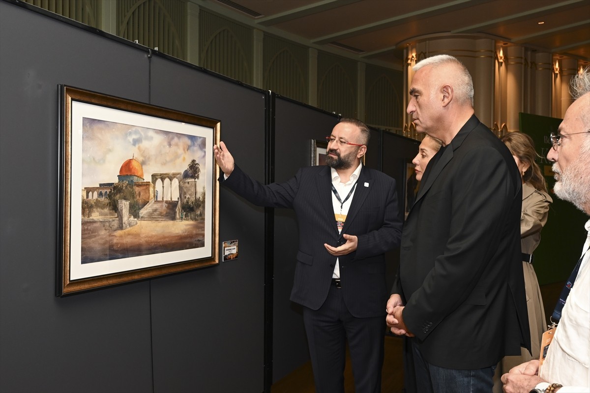 Kültür ve Turizm Bakanı Mehmet Nuri Ersoy (sol 2), eşi Pervin Ersoy'la (sağ 3) birlikte İstanbul...
