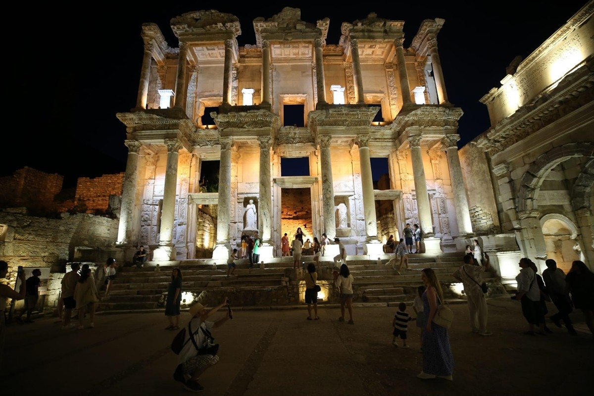 Kültür ve Turizm Bakanlığı, ocak-ağustos döneminde müze ve ören yerlerini 21 milyon 610 bin 964...