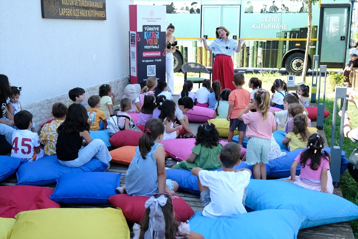 Kültür ve Turizm Bakanlığınca düzenlenen Çanakkale Kültür Yolu Festivali'nin dördüncü gününde her...