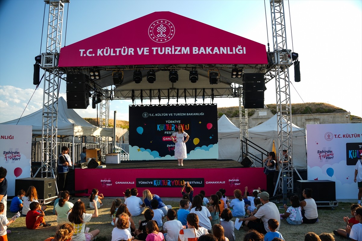 Kültür ve Turizm Bakanlığınca düzenlenen Çanakkale Kültür Yolu Festivali'nin ikinci gününde her...