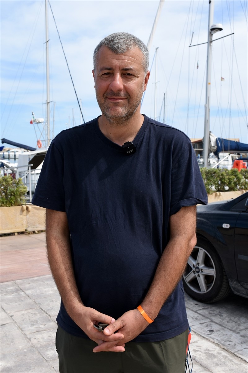 Küresel Sumud Filosu'na İtalya'dan katılacak teknelere binerek tarihi misyona gideceğini duyuran 4...