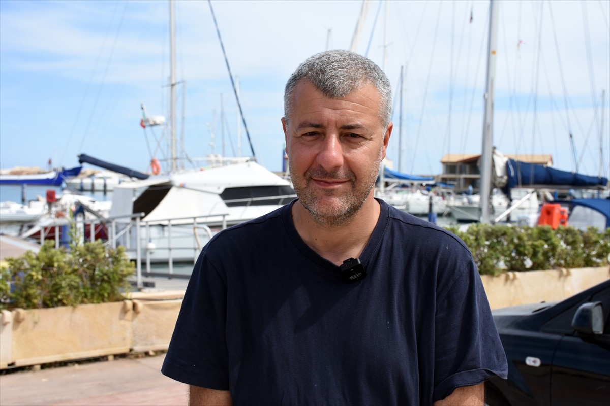 Küresel Sumud Filosu'na İtalya'dan katılacak teknelere binerek tarihi misyona gideceğini duyuran 4...