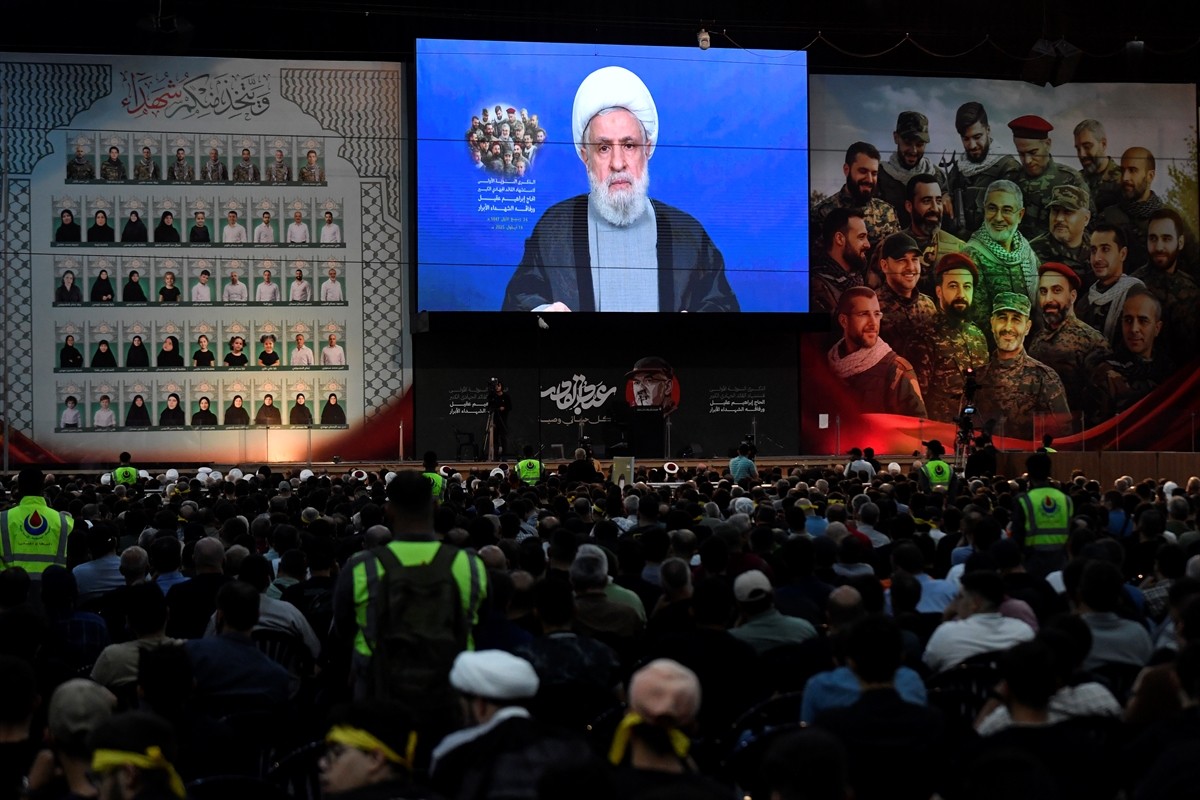 Lübnan’ın başkenti Beyrut’un güney banliyösünde Hizbullah taraftarları, Hizbullah Genel Sekreteri...