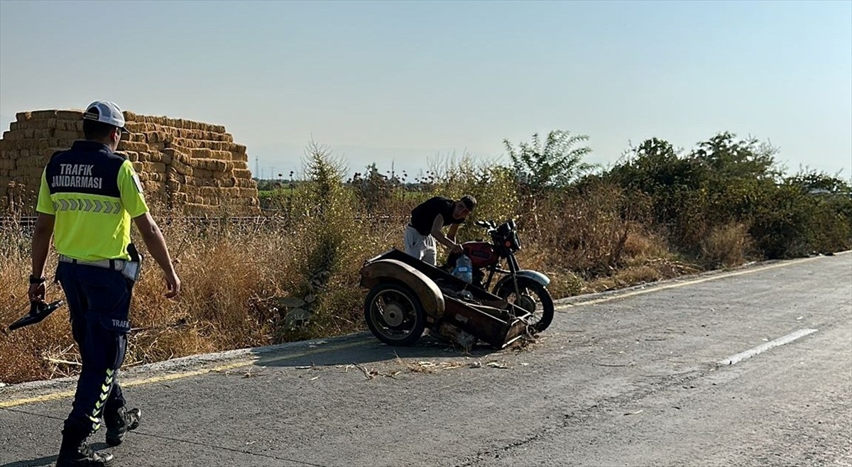 Manisa'nın Salihli ilçesinde kamyonetle çarpışan motosikletin sürücüsü hayatını kaybetti.