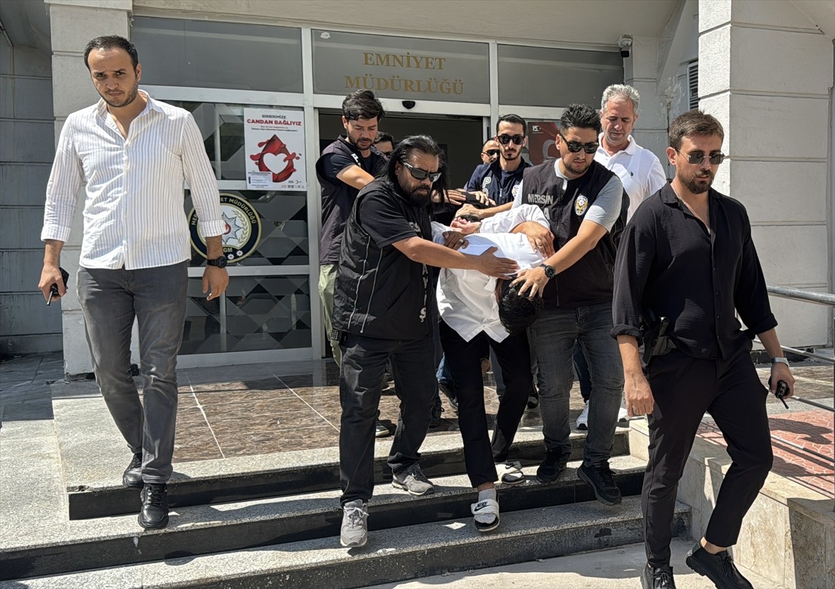 Mersin'de 16 yaşındaki Hiranur Nilgün Aygar'ın otomobilde tabancayla vurularak öldürülmesiyle...