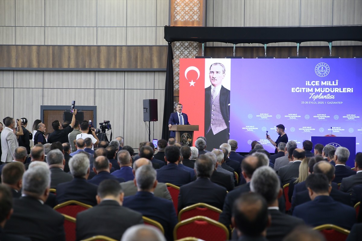 Milli Eğitim Bakanı Yusuf Tekin, Gaziantep Öğretmenevi'nde düzenlenen "İlçe Milli Eğitim Müdürleri...