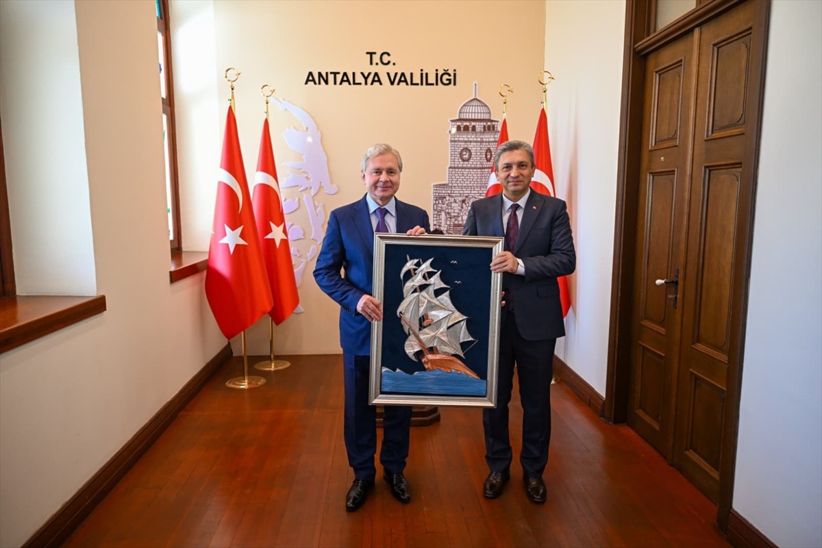 Moskova Hükümet Bakanı ve Dış, Ekonomik ve Uluslararası İlişkiler Departmanı Başkanı Sergey...