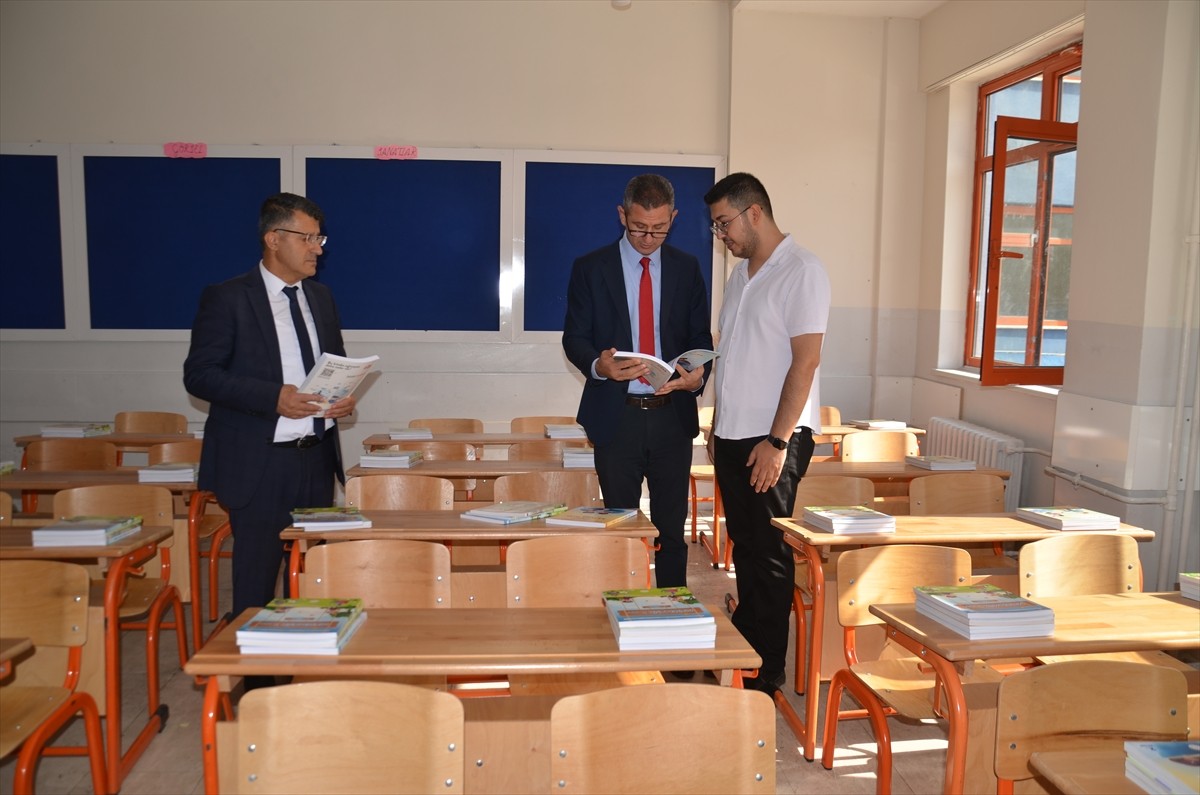 Muş'ta İl Milli Eğitim Müdürlüğünce 2025-2026 eğitim öğretim yılı kapsamında öğrencilere...