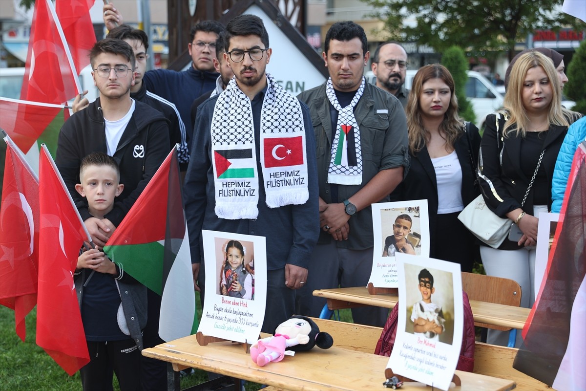 Nevşehir'de, AK Parti Gençlik Kolları Başkanlığınca yeni eğitim öğretim yılının başlamasıyla...