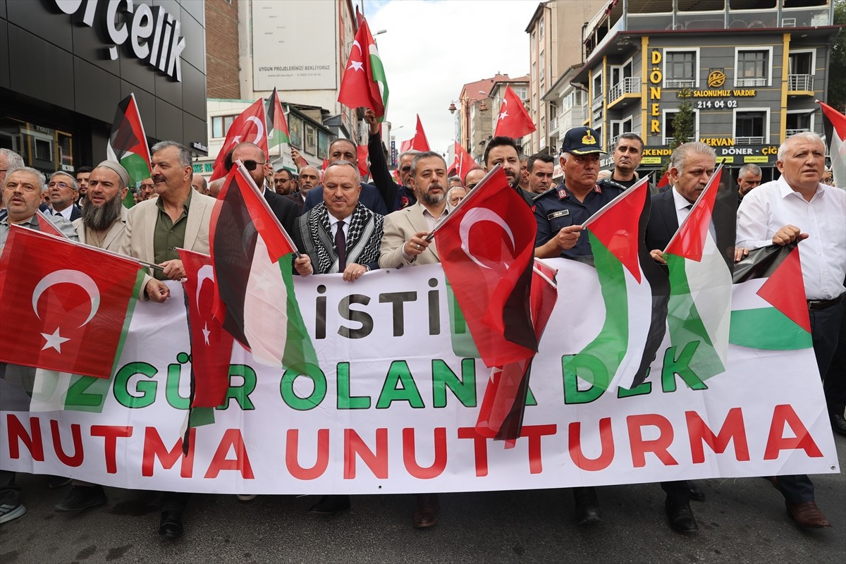 Nevşehir'de, İsrail'in soykırım yaptığı Gazze Şeridi'ne insani yardım girişini engelleyen...