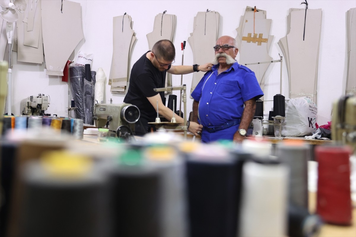 Nevşehir'de yaşayan 63 yaşındaki Nureddin Ortaçal, çocukluğunda bir hevesle başladığı renkli...