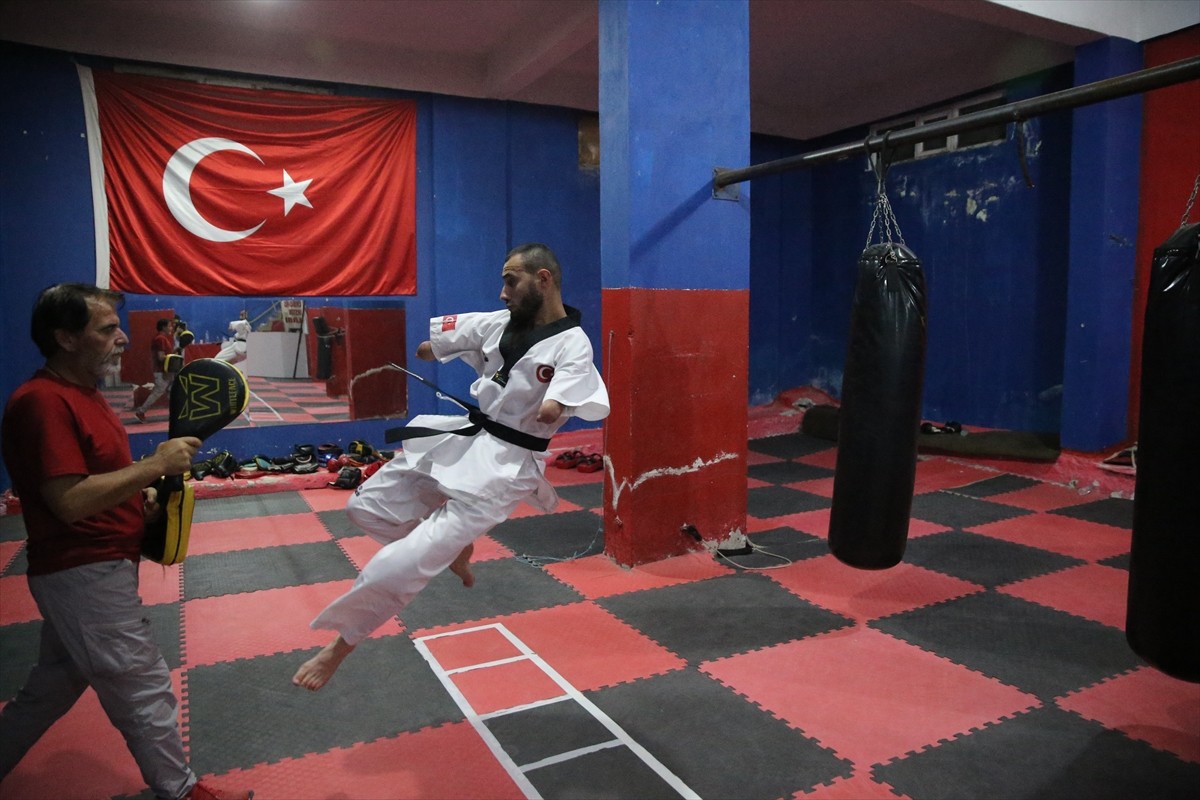 Para tekvandoda 4 kez Türkiye şampiyonluğu sevinci yaşayan, Avrupa ve dünya ikincisi milli sporcu...