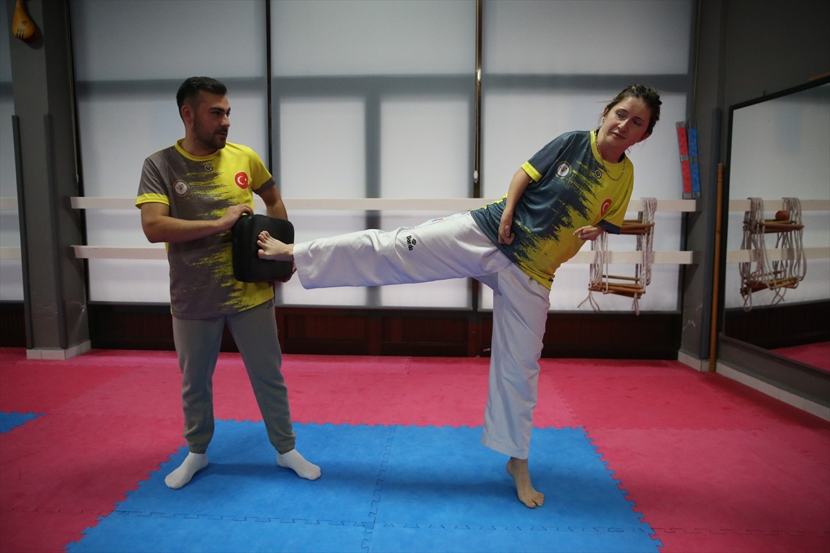 Para tekvandoda daha önce dünya, Avrupa ve Türkiye şampiyonlukları bulunan milli sporcu Şeyma Nur...