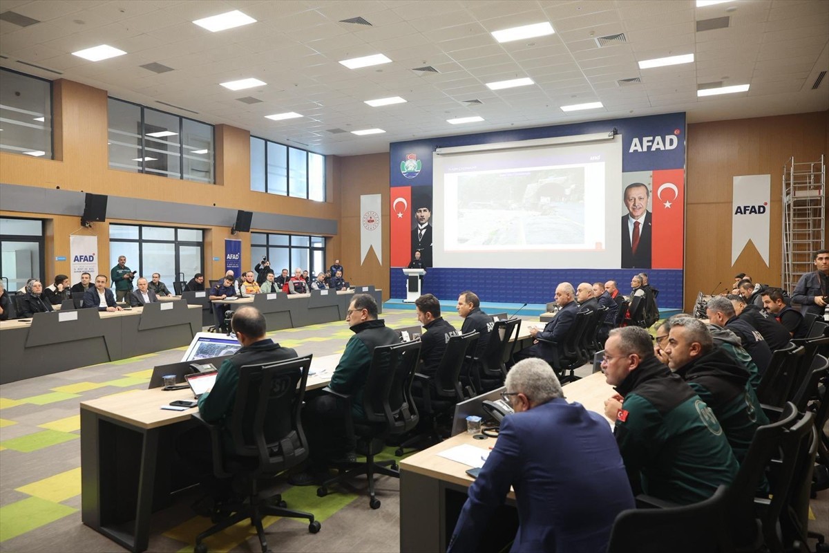 Rize Afet ve Acil Durum Yönetimi Başkanlığı (AFAD) Müdürlüğü'nde sel ve taşkınların yol açtığı...