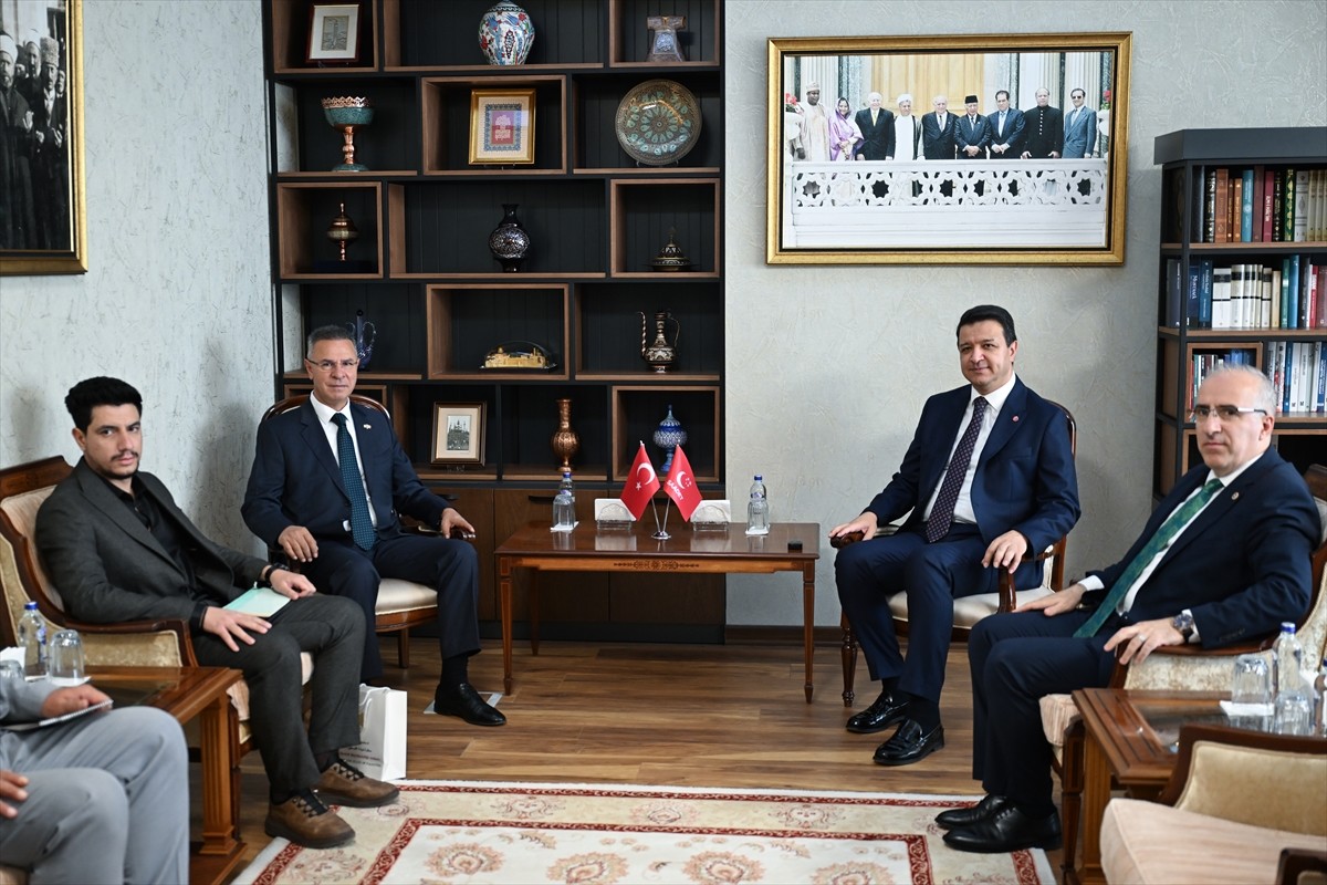 Saadet Partisi Genel Başkanı Mahmut Arıkan (sağ 2), Filistin'in Ankara Büyükelçisi Faed Mustafa...