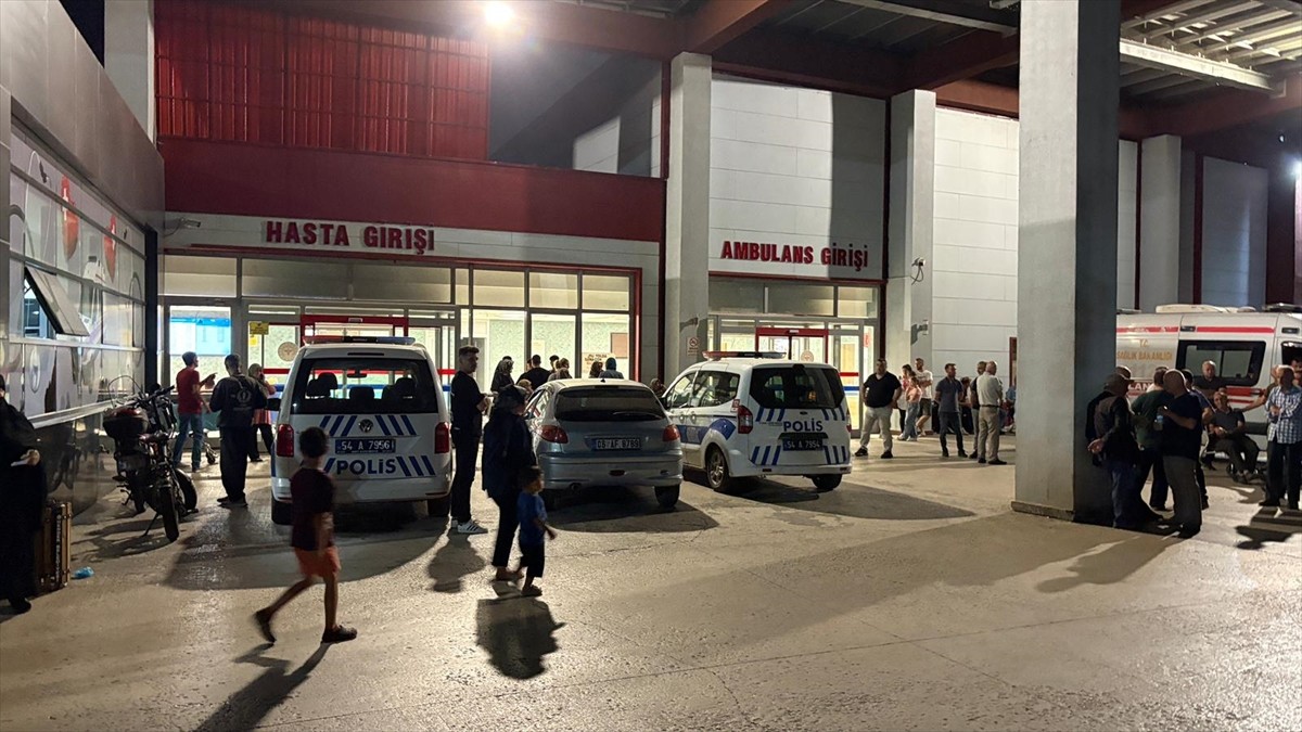 Sakarya'nın Hendek ilçesinde çalıştığı fabrikada çelik borular ile duvar arasında sıkışan işçi...