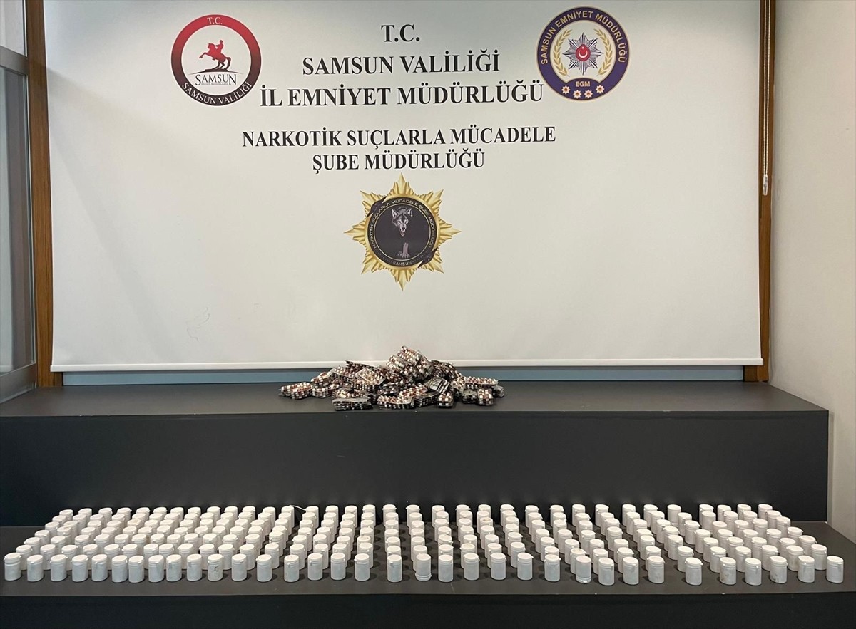 Samsun'un İlkadım ilçesinde 15 bin 908 uyuşturucu hap ele geçirildi.