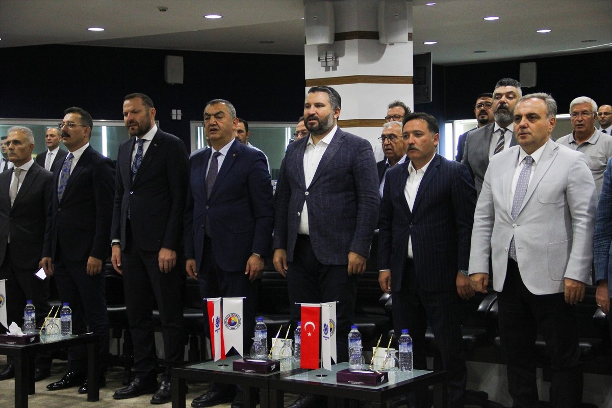 Sanayi ve Teknoloji Bakan Yardımcısı Oruç Baba İnan (sağ 3), Kayseri Sanayi Odası'nda (KAYSO)...