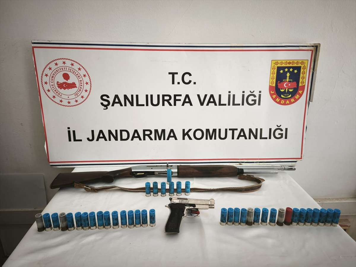 Şanlıurfa'da silah kaçakçılığı operasyonunda 8 şüpheli gözaltına alındı. Adreslerde yapılan...