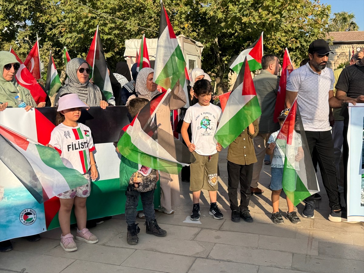 Şanlıurfa’da Filistin ile Küresel Sumud Filosu'na destek için basın açıklaması yapıldı. Rabia...