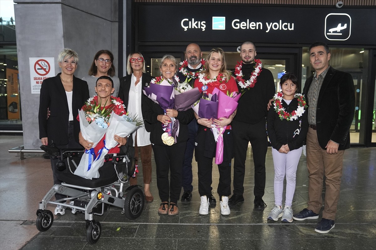 Singapur'da düzenlenen Dünya Para Yüzme Şampiyonası'nı 5 altın, 1 gümüş ve 4 bronz madalyayla...