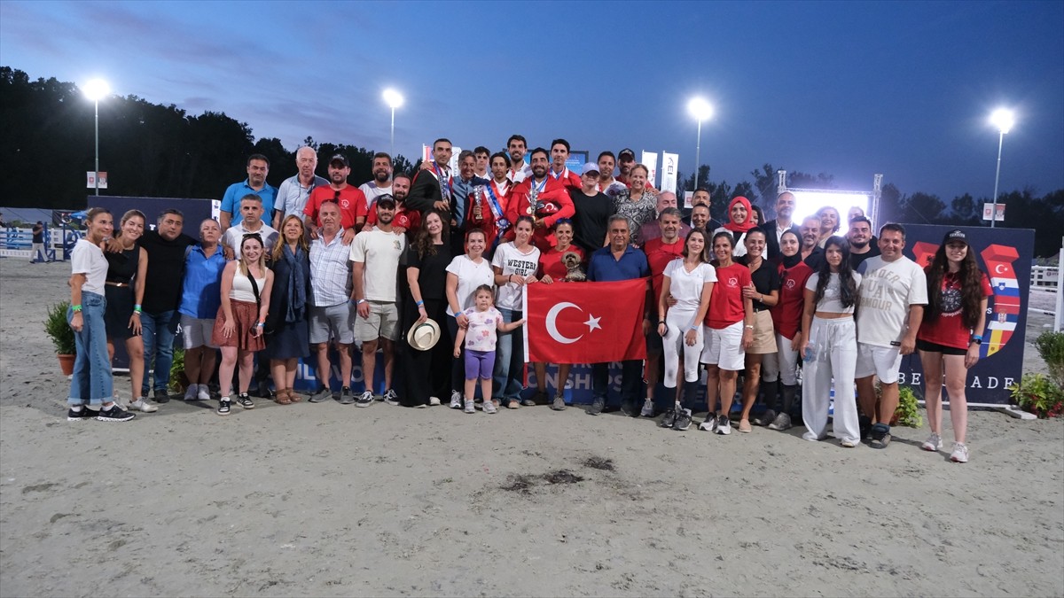 Sırbistan'ın başkenti Belgrad'da düzenlenen Engel Atlama Balkan Şampiyonası'nda yarışan Türk...