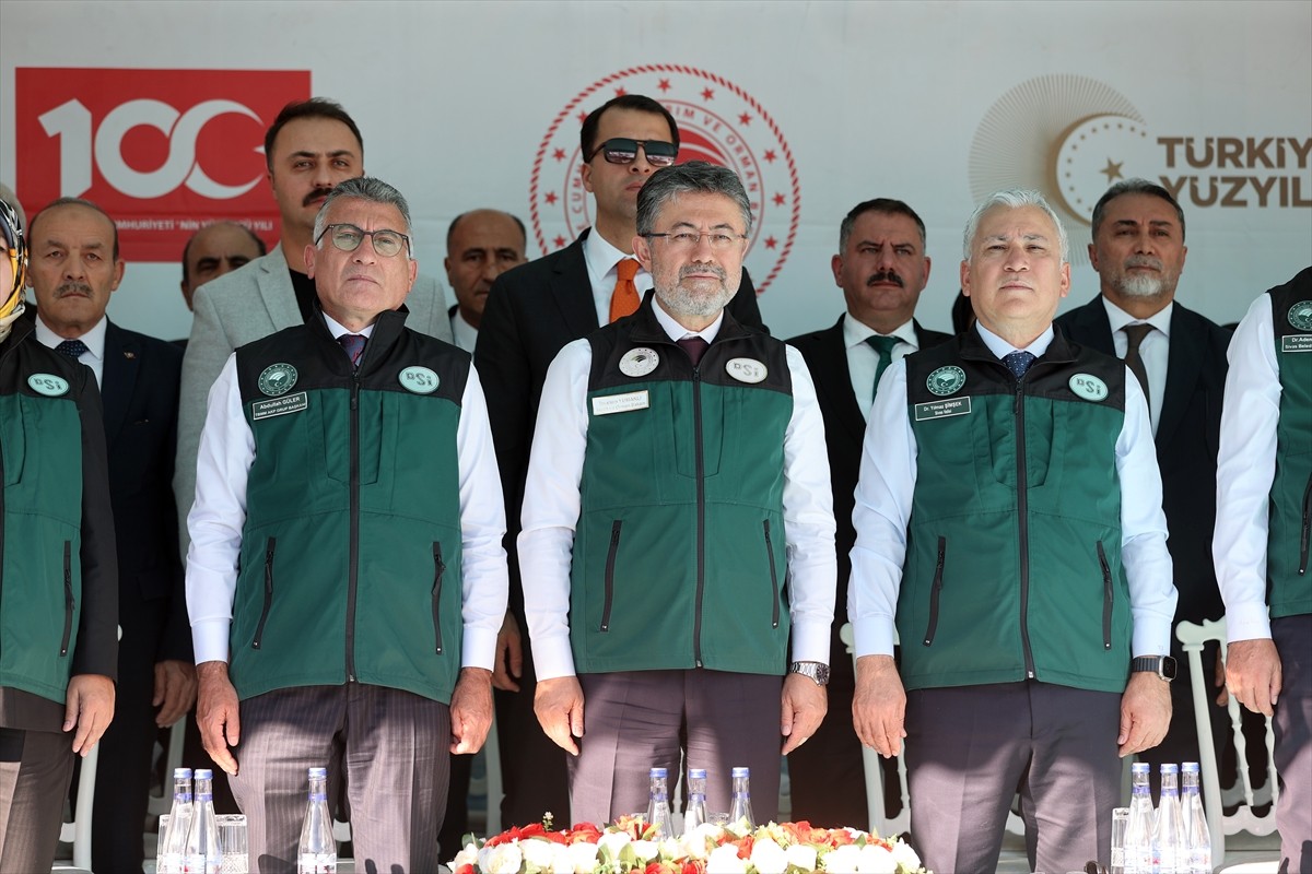 Tarım ve Orman Bakanı İbrahim Yumaklı (sağ 3), 4 Eylül Barajı Mansap Düzenlemesi ve Sivas Hafik...