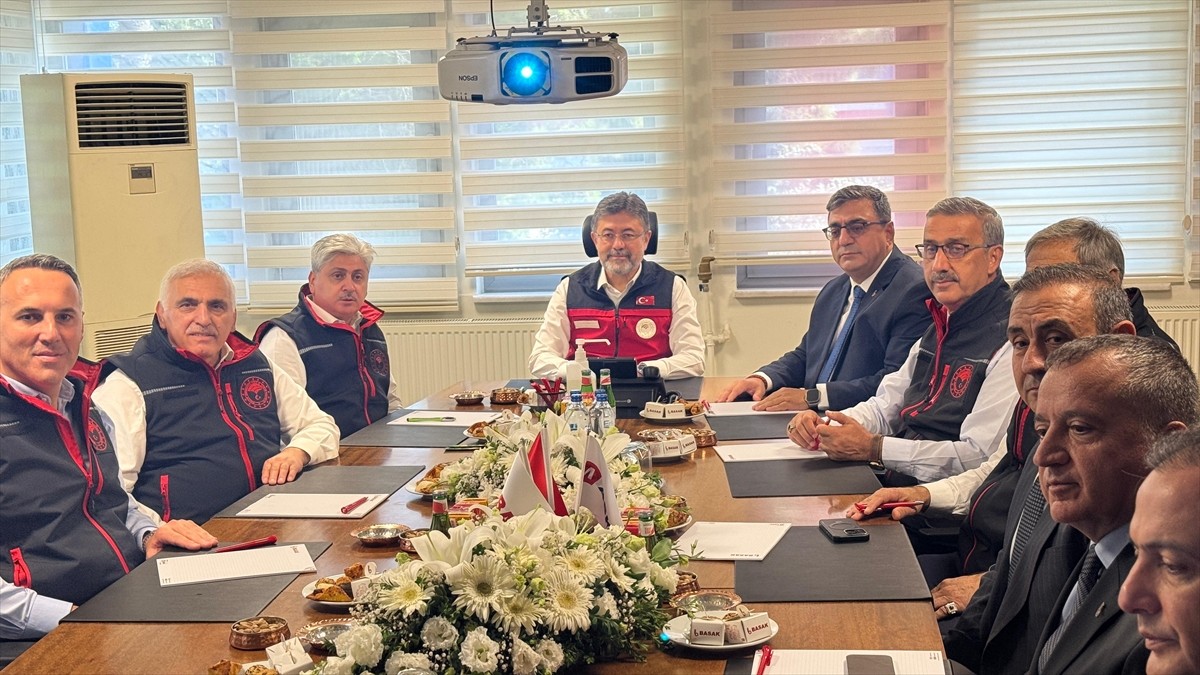 Tarım ve Orman Bakanı İbrahim Yumaklı, Sakarya'nın Arifiye ilçesinde bulunan Başak Traktör...